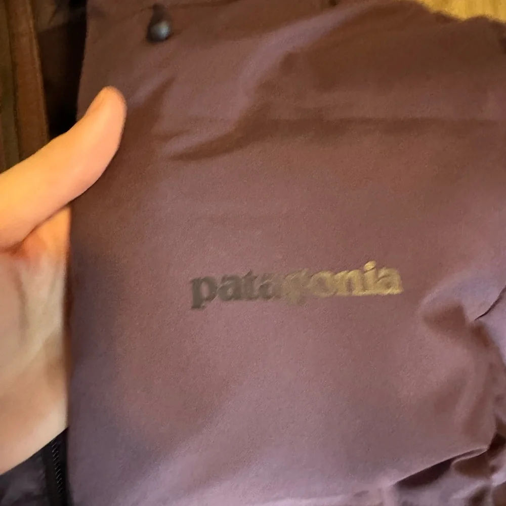 Patagonia Women's Plum Puffer Jacket - Picture 2 of 6